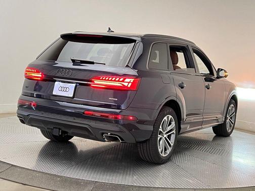 2026 Audi Q7 45 Premium