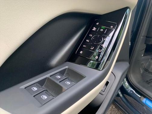 2025 Audi Q6 e-tron Prestige quattro