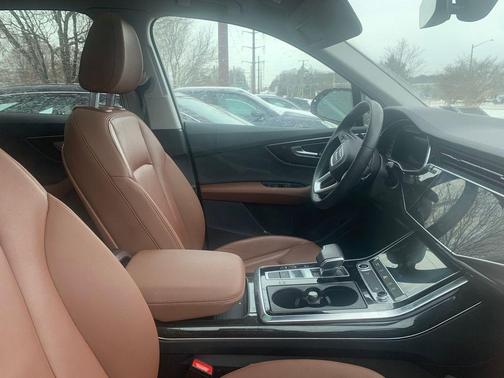 2022 Audi Q7 45 Premium