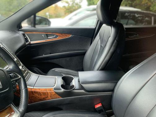 2019 Lincoln Nautilus Select