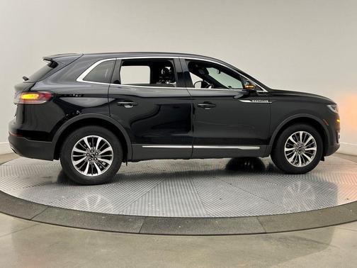 2019 Lincoln Nautilus Select