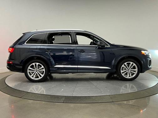 2025 Audi Q7 55 Premium Plus