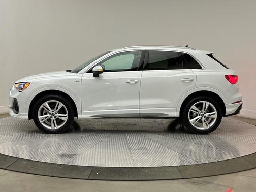 2022 Audi Q3 45 S line Premium