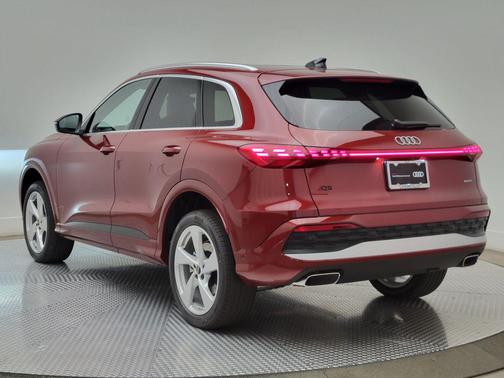 Grenadine Red Metallic 2026 Audi Q5 Premium Plus TFSI quattro S tronic