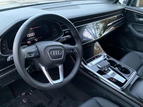 2025 Audi Q7 55 Premium Plus