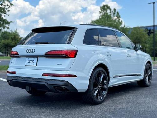 2025 Audi Q7 55 Premium Plus