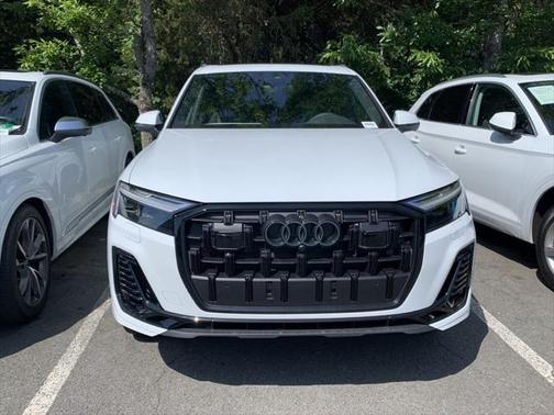 2025 Audi Q7 55 Premium Plus