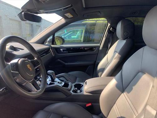 2022 Porsche Cayenne Base