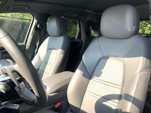 2022 Porsche Cayenne Base