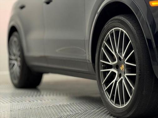 2022 Porsche Cayenne Base