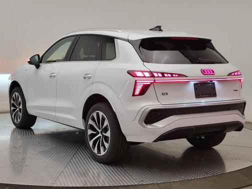 Glacier White Metallic 2026 Audi Q3 TFSI quattro S tronic