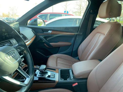 2022 Audi Q5 45 S line Premium Plus