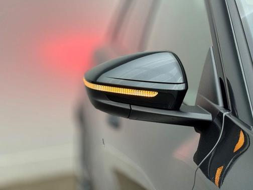 2025 Audi Q6 e-tron Premium Plus quattro
