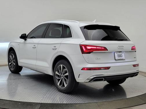 Glacier White Metallic 2023 Audi Q5 45 S line Premium