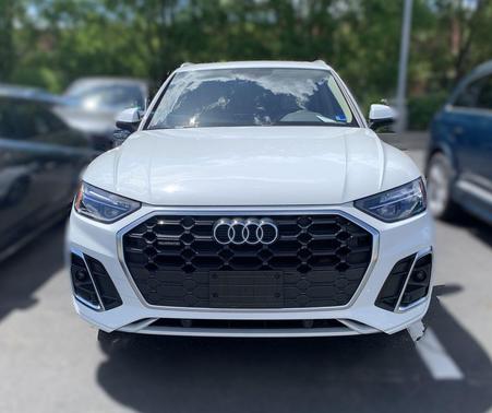 Glacier White Metallic 2023 Audi Q5 45 S line Premium