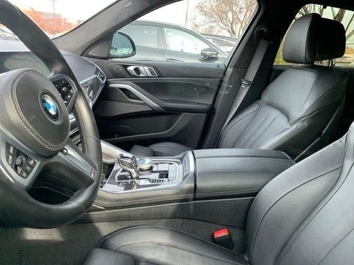 2022 BMW X6 M50i