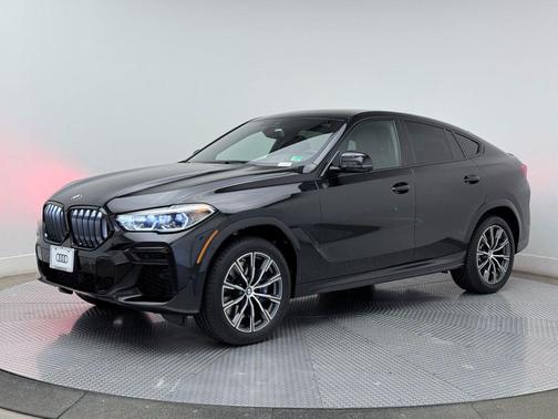 2022 BMW X6 M50i