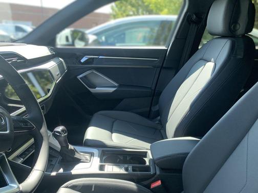 2025 Audi Q3 Premium 45 TFSI S line quattro Tiptronic