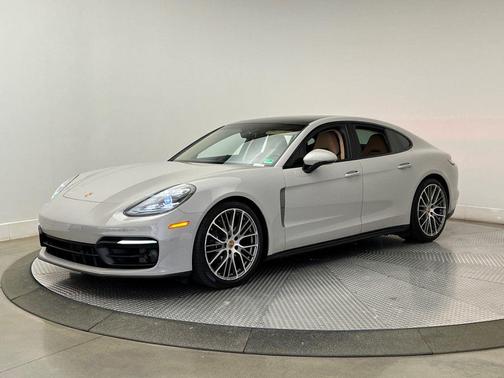2023 Porsche Panamera 4 Platinum Edition