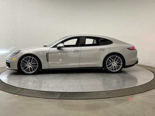 2023 Porsche Panamera 4 Platinum Edition