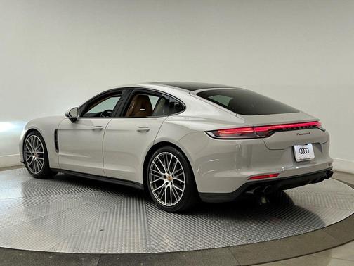 2023 Porsche Panamera 4 Platinum Edition