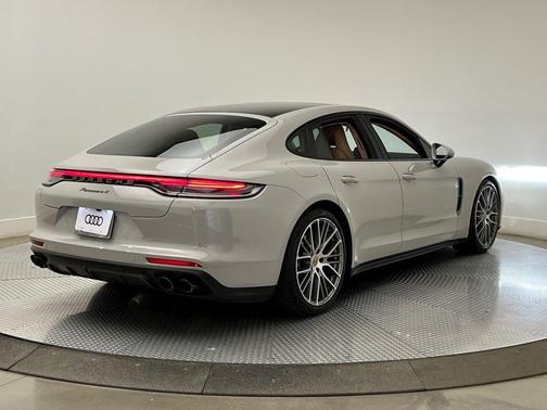 2023 Porsche Panamera 4 Platinum Edition