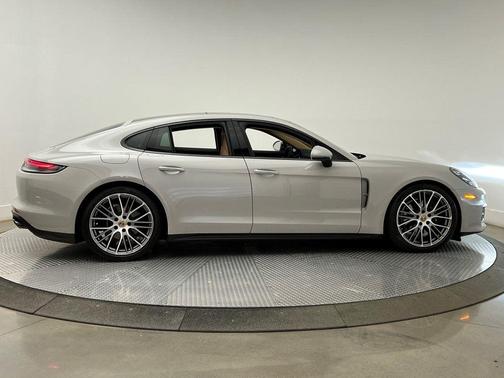 2023 Porsche Panamera 4 Platinum Edition