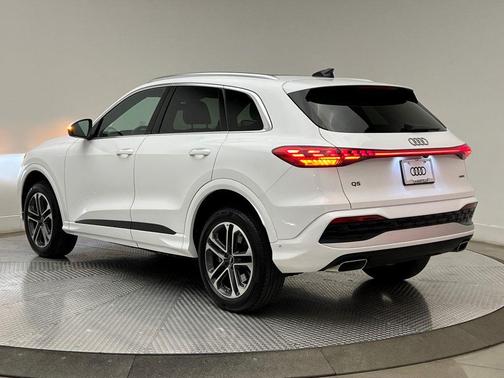2025 Audi Q5 Premium TFSI quattro S tronic