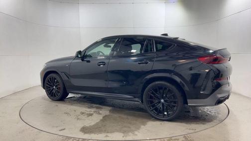 2022 BMW X6 M50i