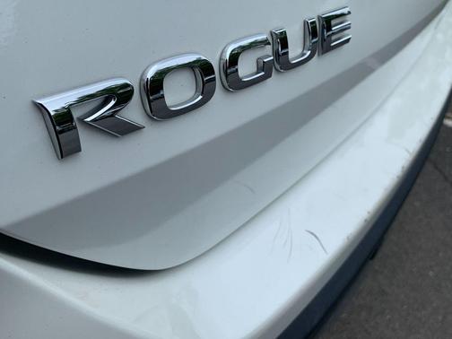 Pearl White Tricoat 2020 Nissan Rogue SL