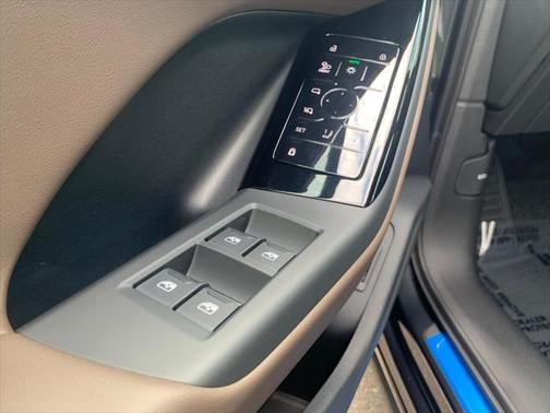 2025 Audi Q6 e-tron Prestige
