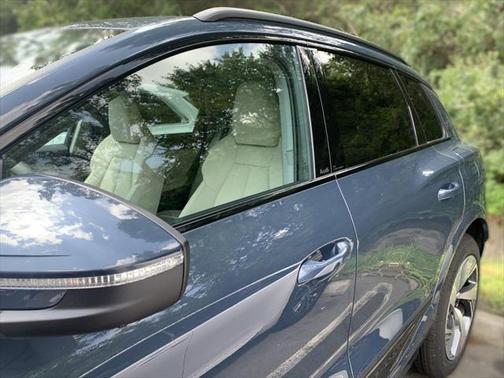 2025 Audi Q6 e-tron Premium Plus quattro