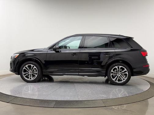 Mythos Black Metallic 2026 Audi Q7 45 Premium