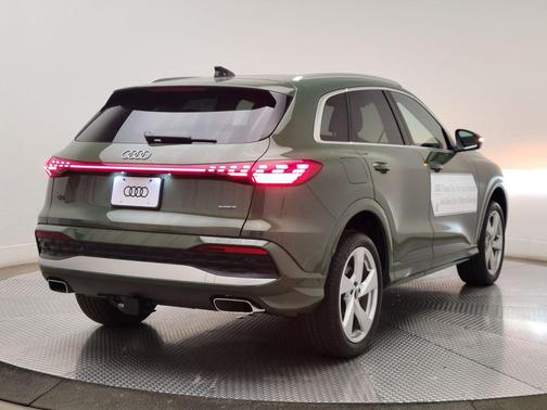 District Green Metallic 2026 Audi Q5 Premium Plus TFSI quattro S tronic
