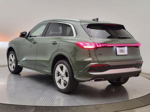 District Green Metallic 2026 Audi Q5 Premium Plus TFSI quattro S tronic