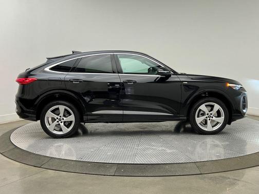 Black Metallic 2025 Audi Q5 Premium Plus TFSI quattro S tronic