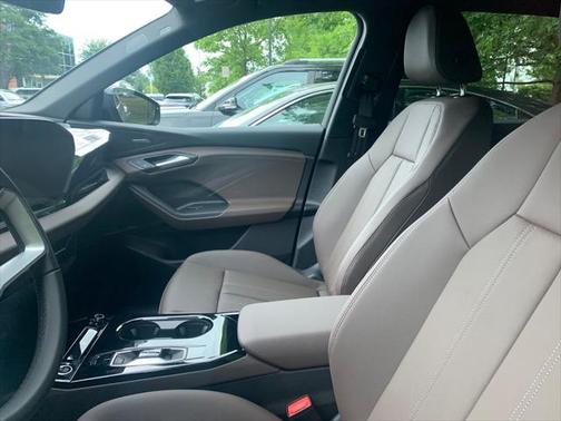 2025 Audi Q6 e-tron Premium Plus quattro