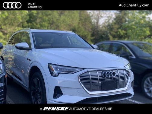 Glacier White Metallic 2023 Audi e-tron Premium Plus quattro
