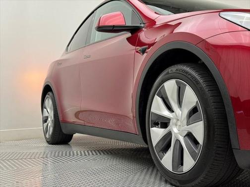 2024 Tesla Model Y Long Range Dual Motor All-Wheel Drive