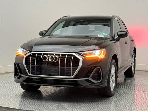2024 Audi Q3 Premium 45 TFSI S line quattro Tiptronic