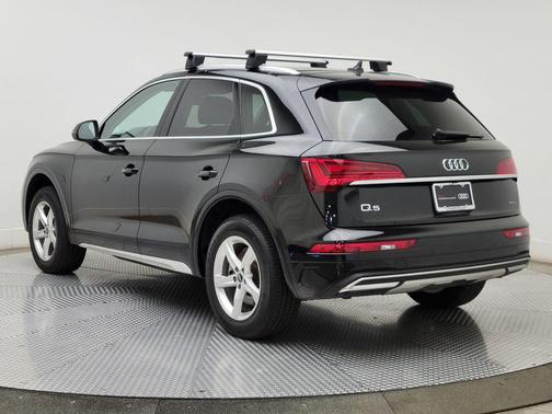 Mythos Black Metallic 2023 Audi Q5 40 Premium