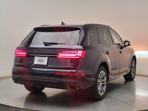 Waitomo Blue Metallic 2026 Audi Q7 45 Premium Plus