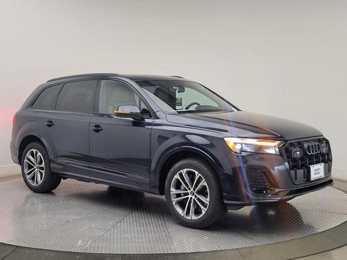 Waitomo Blue Metallic 2026 Audi Q7 45 Premium Plus