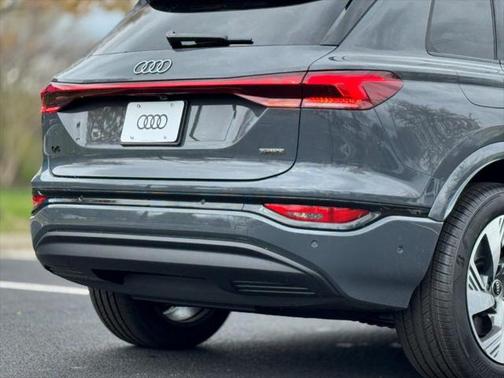 2025 Audi Q6 e-tron Premium Plus quattro