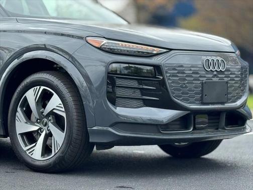 2025 Audi Q6 e-tron Premium Plus quattro