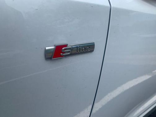 Glacier White Metallic 2024 Audi Q3 Premium 45 TFSI S line quattro Tiptronic