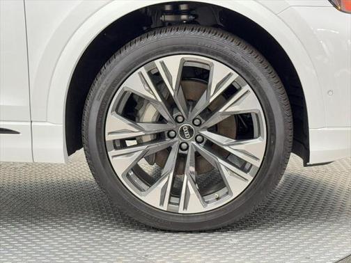 2025 Audi Q8 55 Premium Plus
