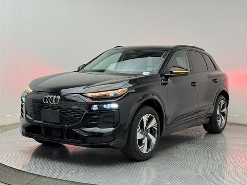 2025 Audi Q6 e-tron Premium Plus quattro