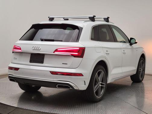 Glacier White Metallic 2022 Audi Q5 e 55 S line Premium Plus