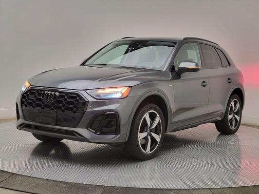 Daytona Gray Pearl 2022 Audi Q5 45 S line Premium Plus